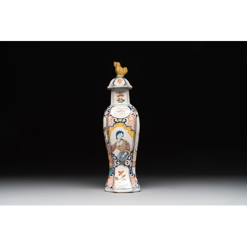 1161 - A polychrome Dutch Delft kakiemon-style vase and cover, 18th C.H.: 33 cm (incl. cover)... 