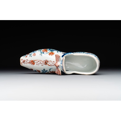 1162 - A Dutch Delft cashmere palette shoe, 18th C.L.: 12 cm - H.: 7,5 cm