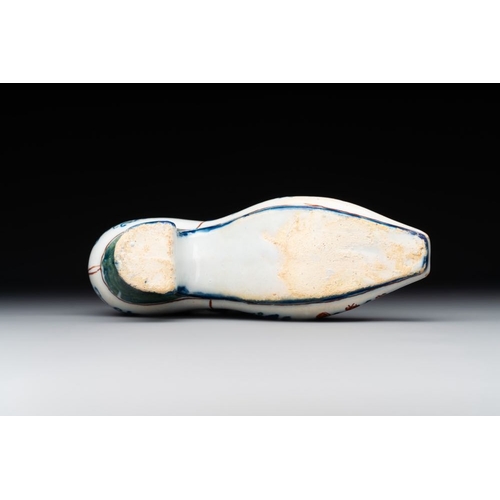 1162 - A Dutch Delft cashmere palette shoe, 18th C.L.: 12 cm - H.: 7,5 cm