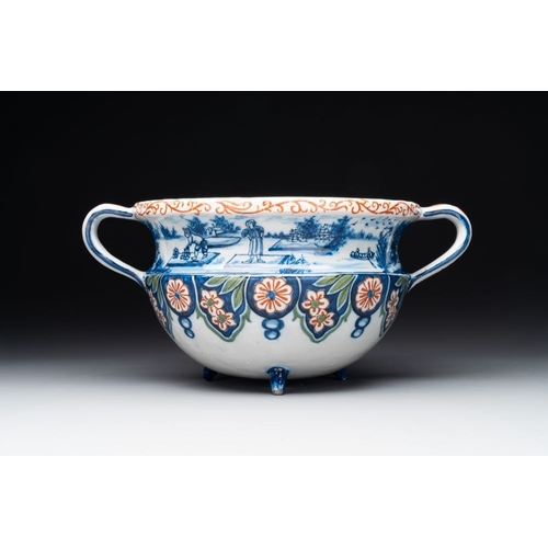 1163 - A rare Dutch Delft cashmere palette posset pot, early 18th C.L.: 31,5 cm - H.: 14,5 cm

... 