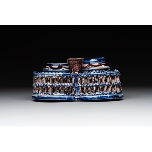 1166 - A Westerwald stoneware heart-shaped  inkstand, Germany, 18th C.Dim.: 16,5 x 16 x 7,5 cm... 