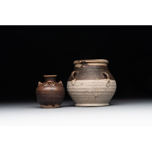 117 - A collection of six Chinese monochrome wares, MingH.: 20,3 cm (the tallest ewer)H.: 6,9 cm (the smal... 