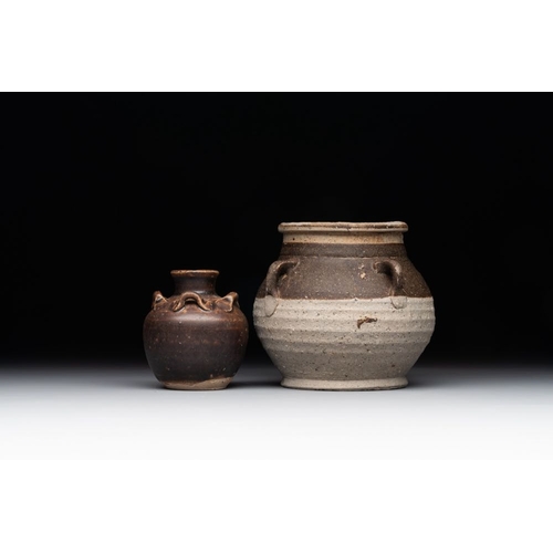 117 - A collection of six Chinese monochrome wares, MingH.: 20,3 cm (the tallest ewer)H.: 6,9 cm (the smal... 