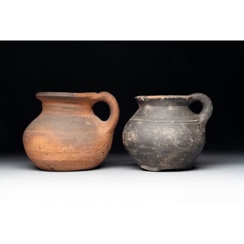 1173 - A collection of five German proto stoneware jugs and a vessel, 14th C.H.: 24,2 cm (the tallest)H.: 1... 