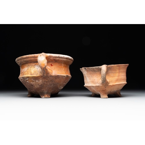 1188 - A collection of 10 parcel-glazed pottery so-called âgrapenâ, tripod cooking pots, 14th/17th C.L.... 