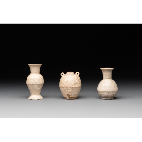 119 - A collection of nine Chinese white-glazed and cream-glazed wares, incl. Dehua, Song/MingDia.: 22 cm ... 