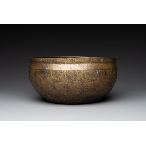 1196 - An engraved Khorasan bronze bowl, Iran, 12th C.Dia.: 26,5 cm -H.: 13,5 cm
... 