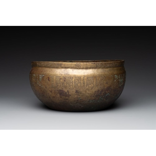 1196 - An engraved Khorasan bronze bowl, Iran, 12th C.Dia.: 26,5 cm -H.: 13,5 cm
... 