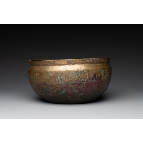 1196 - An engraved Khorasan bronze bowl, Iran, 12th C.Dia.: 26,5 cm -H.: 13,5 cm
... 