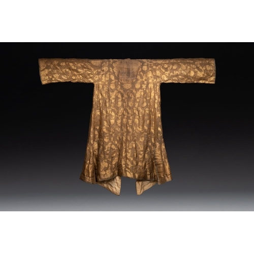 1199 - An Ottoman gold-thread-embroidered silk kaftan, probably 18th C.Dim.: 112 x 146 cm... 