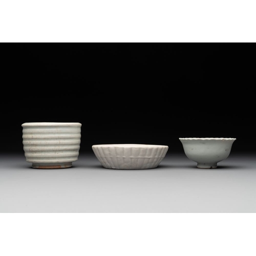 120 - A collection of 14 Chinese ding-type and white-glazed wares, Song/MingDia.: 16,5 cm-H.: 4 cm (the la... 