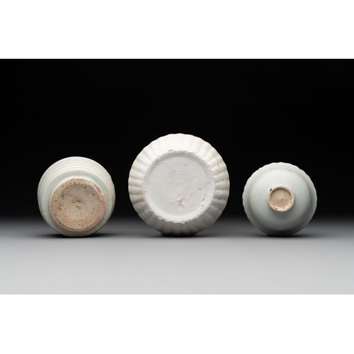 120 - A collection of 14 Chinese ding-type and white-glazed wares, Song/MingDia.: 16,5 cm-H.: 4 cm (the la... 