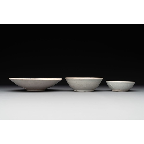 120 - A collection of 14 Chinese ding-type and white-glazed wares, Song/MingDia.: 16,5 cm-H.: 4 cm (the la... 