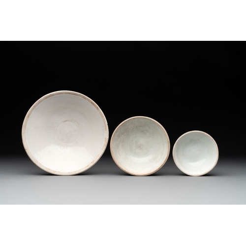 120 - A collection of 14 Chinese ding-type and white-glazed wares, Song/MingDia.: 16,5 cm-H.: 4 cm (the la... 