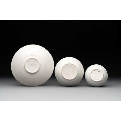 120 - A collection of 14 Chinese ding-type and white-glazed wares, Song/MingDia.: 16,5 cm-H.: 4 cm (the la... 