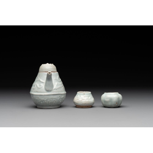 120 - A collection of 14 Chinese ding-type and white-glazed wares, Song/MingDia.: 16,5 cm-H.: 4 cm (the la... 