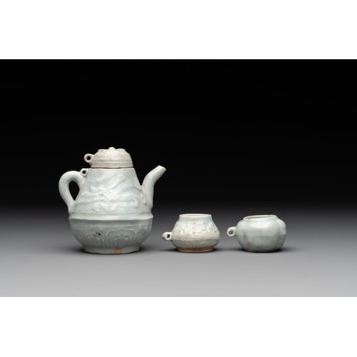 120 - A collection of 14 Chinese ding-type and white-glazed wares, Song/MingDia.: 16,5 cm-H.: 4 cm (the la... 