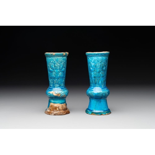 121 - A Chinese incised white-glazed bowl and a pair of turquoise-glazed vases, MingDia.: 16,5 cm - H.: 5,... 