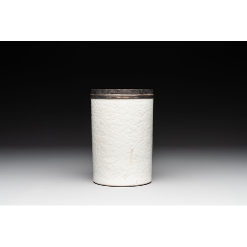 128 - A Chinese silver mounted incised white-glazed 'lotus scroll' brush pot, KangxiH.: 16,5 cm... 