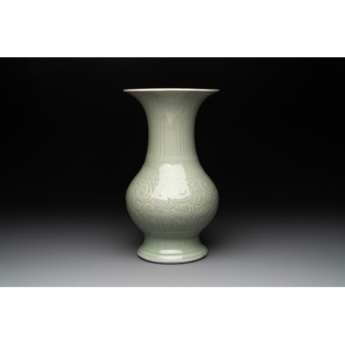 130 - A Chinese incised celadon-glazed 'chilong' vase, KangxiH.: 36,8 cm