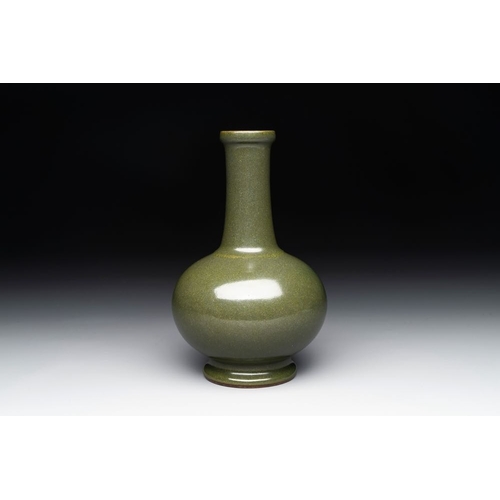 132 - A Chinese monochrome teadust-glazed bottle vase, Qianlong mark and of the periodH.: 19 cm
Ref.: Chri... 