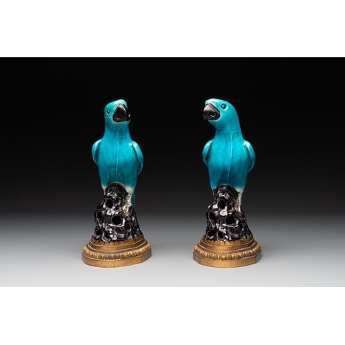 141 - A pair of turquoise- and aubergine-glazed parrots with gilt bronze mounts, KangxiH.: 22,7 cm (incl. ... 