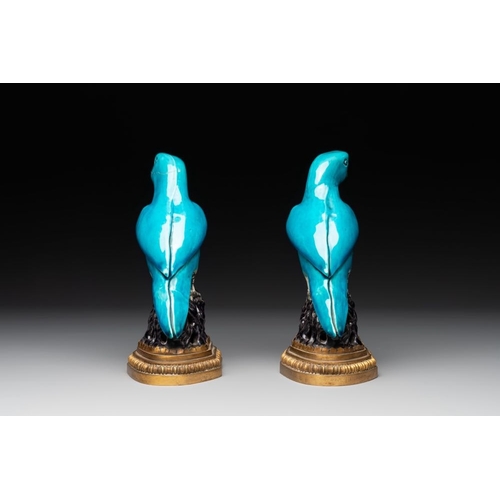 141 - A pair of turquoise- and aubergine-glazed parrots with gilt bronze mounts, KangxiH.: 22,7 cm (incl. ... 