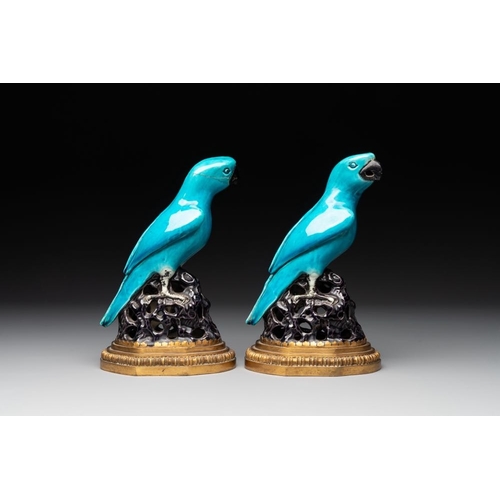 141 - A pair of turquoise- and aubergine-glazed parrots with gilt bronze mounts, KangxiH.: 22,7 cm (incl. ... 