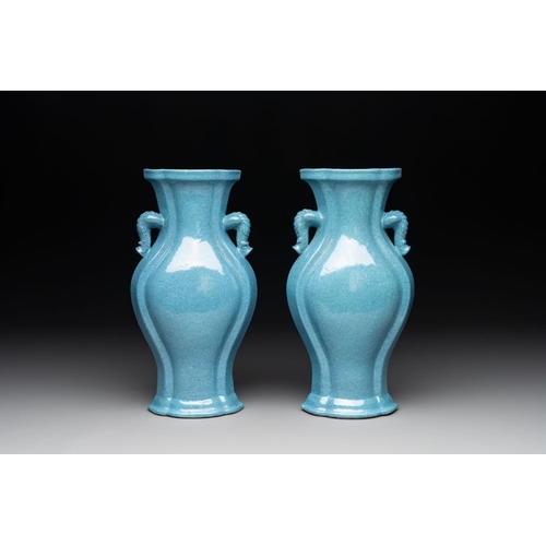 143 - A pair of Chinese robin's egg-glazed vases with 'elephant' handles, 19th C.H.: 25 cm
... 