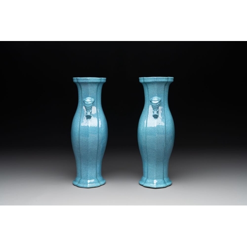 143 - A pair of Chinese robin's egg-glazed vases with 'elephant' handles, 19th C.H.: 25 cm
... 