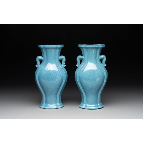 143 - A pair of Chinese robin's egg-glazed vases with 'elephant' handles, 19th C.H.: 25 cm
... 