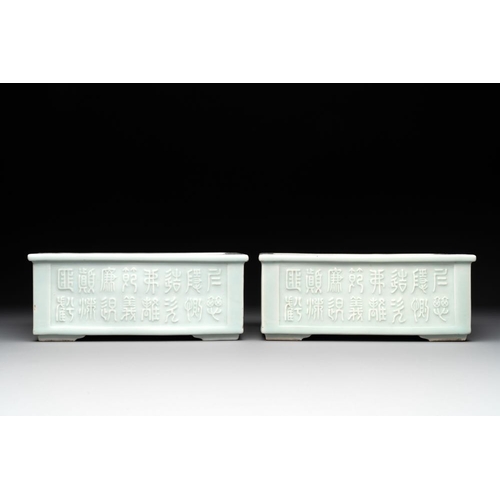 156 - A pair of Chinese celadon-glazed jardinieres, Yongzheng mark, RepublicDim.: 20,8 x 12,5 x 7,3 cm (ea... 