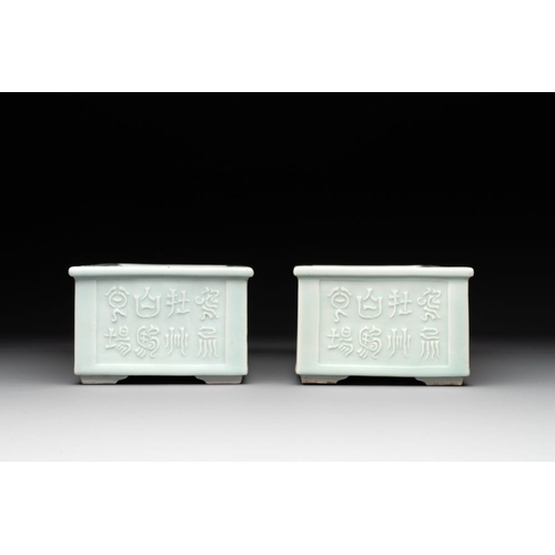 156 - A pair of Chinese celadon-glazed jardinieres, Yongzheng mark, RepublicDim.: 20,8 x 12,5 x 7,3 cm (ea... 