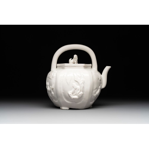 165 - A large Chinese Dehua blanc de Chine wine pot, KangxiL.: 17,8cm - H.: 18,5cm (incl. cover and handle... 