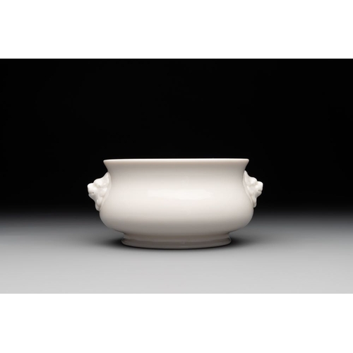 166 - A Chinese Dehua blanc de Chine censer, Xuande mark, 18th C.Dia.: 12,5 cm -H.: 7,5 cm... 