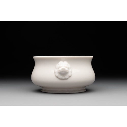 166 - A Chinese Dehua blanc de Chine censer, Xuande mark, 18th C.Dia.: 12,5 cm -H.: 7,5 cm... 