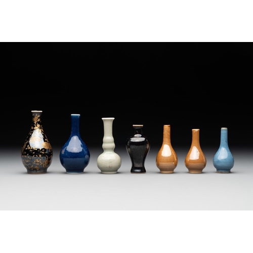 179 - Seven various Chinese monochrome miniature vases, Kangxi/QianlongH.: 8,5 cm (the tallest)H.: 5,8 cm ... 