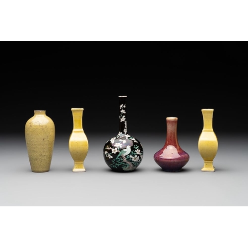 180 - Five various Chinese monochrome miniature vases, 19th C.H.: 11 cm (the tallest)H.: 8 cm (the smalles... 