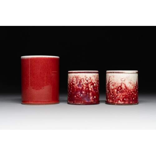 181 - A collection of six Chinese copper-red-glazed and flambe-glazed wares, 19/20th C.H.: 14,8 cm (the va... 