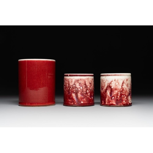 181 - A collection of six Chinese copper-red-glazed and flambe-glazed wares, 19/20th C.H.: 14,8 cm (the va... 