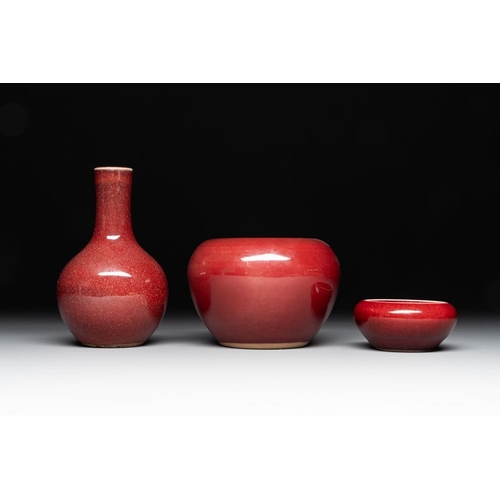 181 - A collection of six Chinese copper-red-glazed and flambe-glazed wares, 19/20th C.H.: 14,8 cm (the va... 