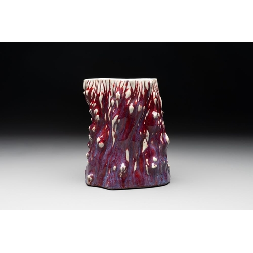 184 - A Chinese flambe-glazed trunk-shaped  brush pot, 19th C.H.: 16,7 cm