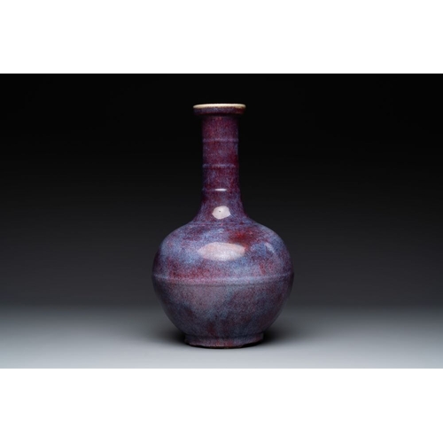 186 - A Chinese flambe-glazed bottle vase, 18/19th C.H.: 37,5 cm