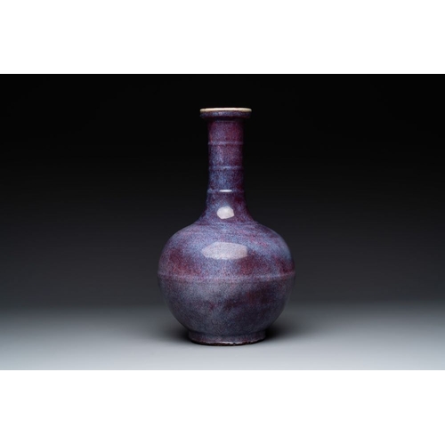 186 - A Chinese flambe-glazed bottle vase, 18/19th C.H.: 37,5 cm