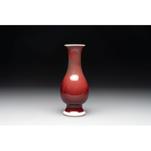 191 - A Chinese copper-red-glazed 'pipa zun' vase, 18th C.H.: 21,5 cm