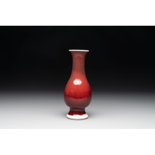 191 - A Chinese copper-red-glazed 'pipa zun' vase, 18th C.H.: 21,5 cm