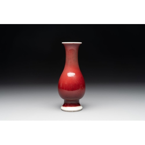 191 - A Chinese copper-red-glazed 'pipa zun' vase, 18th C.H.: 21,5 cm