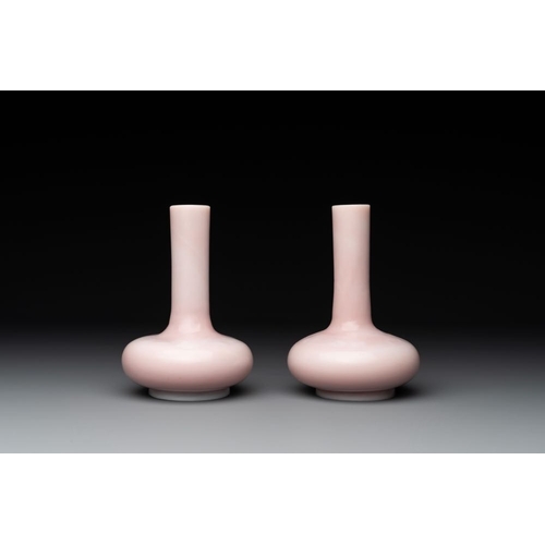 205 - A pair of Chinese pink Peking glass bottle vases, QingH.: 16 cm