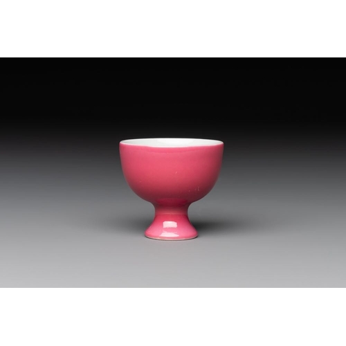 206 - A Chinese miniature ruby-pink-glazed stem cup, Yongzheng mark, RepublicDia.: 3,3 cm - H.: 3,3 cm... 