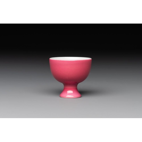 206 - A Chinese miniature ruby-pink-glazed stem cup, Yongzheng mark, RepublicDia.: 3,3 cm - H.: 3,3 cm... 